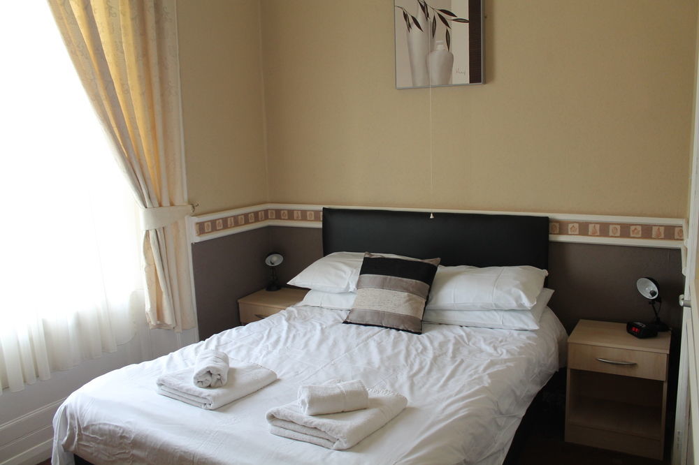 Heathcliff House B&B Exclusively For Adults Free Large Carpark ทอร์คิ ภายนอก รูปภาพ