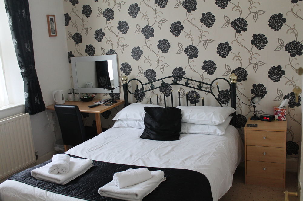 Heathcliff House B&B Exclusively For Adults Free Large Carpark ทอร์คิ ภายนอก รูปภาพ
