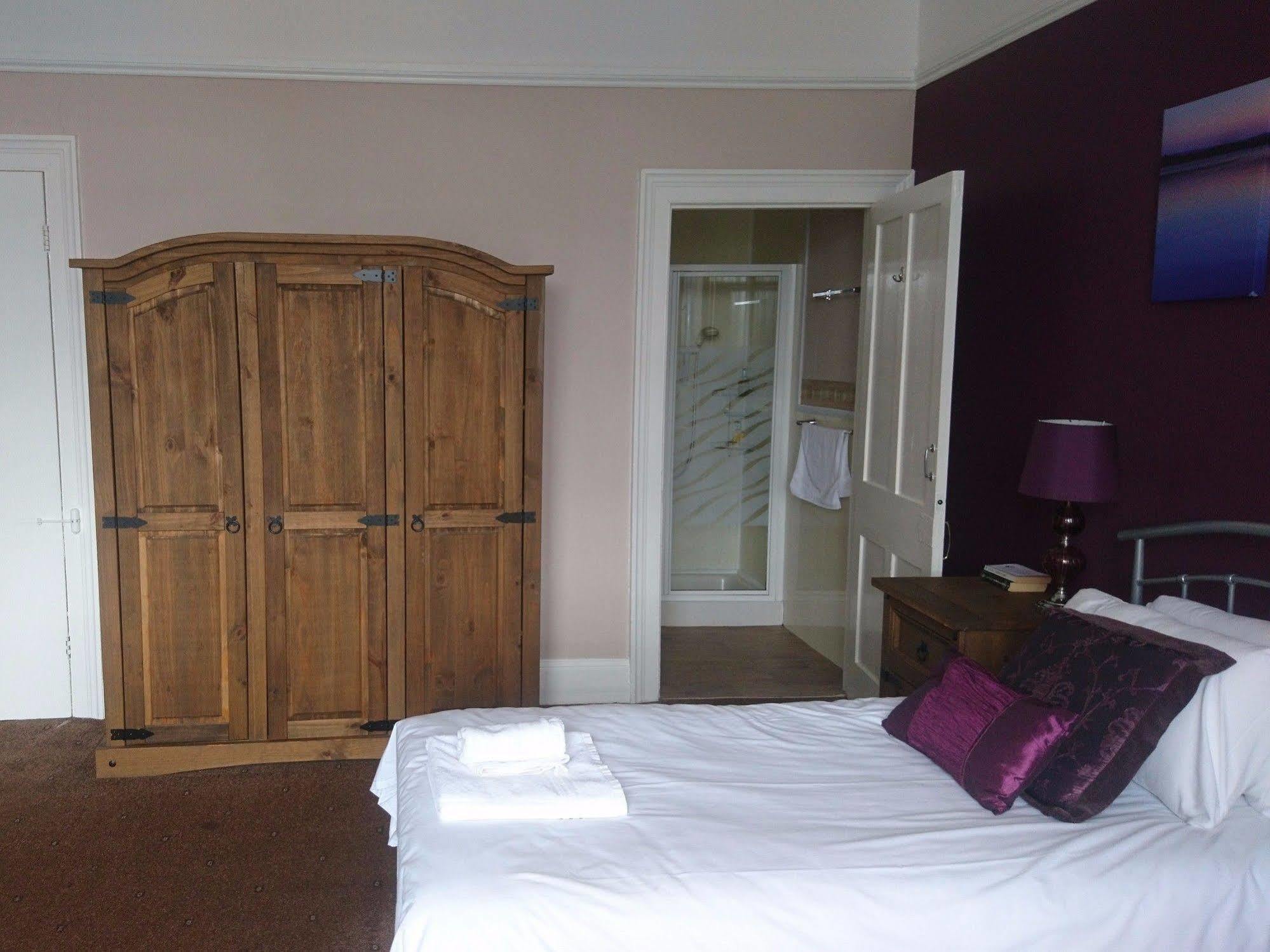 Heathcliff House B&B Exclusively For Adults Free Large Carpark ทอร์คิ ภายนอก รูปภาพ