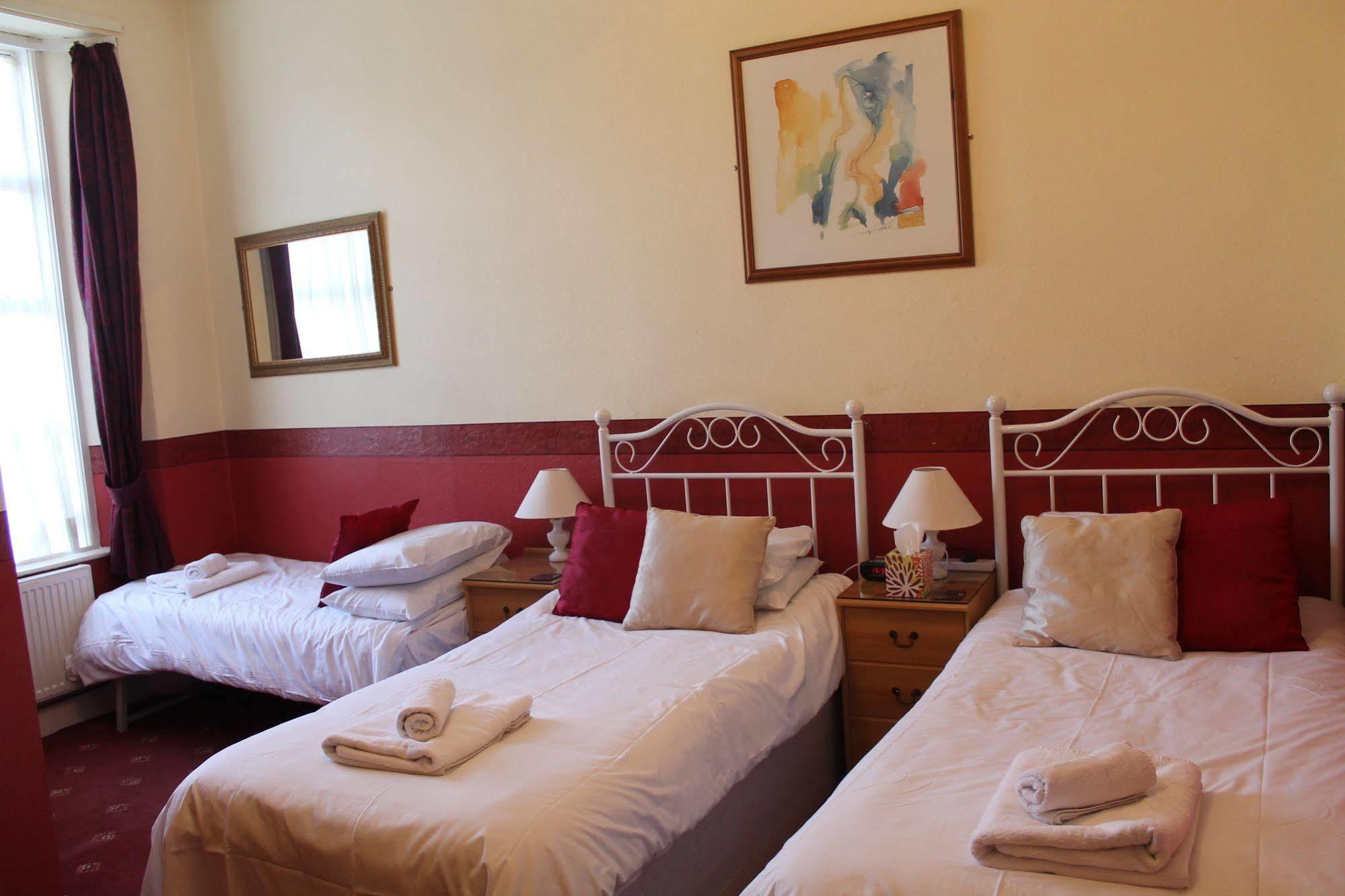 Heathcliff House B&B Exclusively For Adults Free Large Carpark ทอร์คิ ภายนอก รูปภาพ